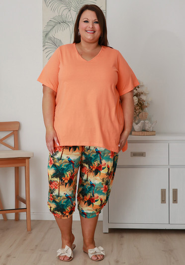 Plus Size Bamboo Crop Ruched Pant In Hawaiian Sunset