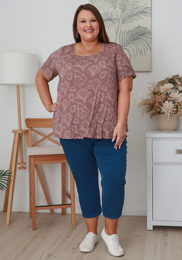 Plus Size Scoop Neck Bamboo Tee In Mocha Floral Outline