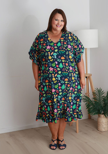Plus Size Split Sleeve Dress In Forest Floor Print