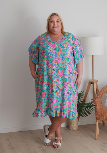 Plus Size Split Sleeve Dress In Field Of Flowers