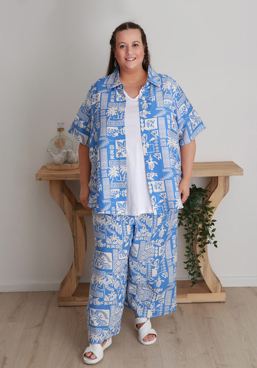 Plus Size Short Sleeve Button Up Shirt In Blue Islander Print