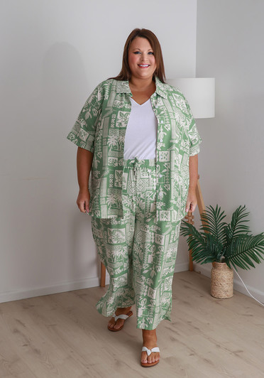 Plus Size Short Sleeve Button Up Shirt In Green Islander Print