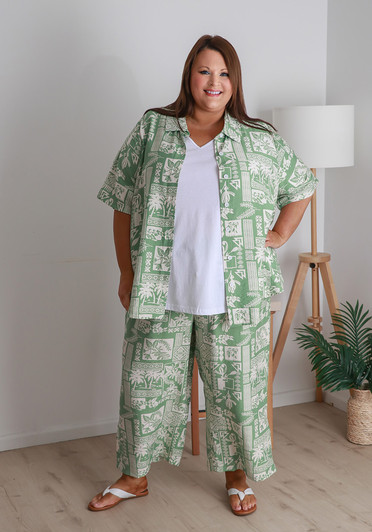 Plus Size Short Sleeve Button Up Shirt In Green Islander Print