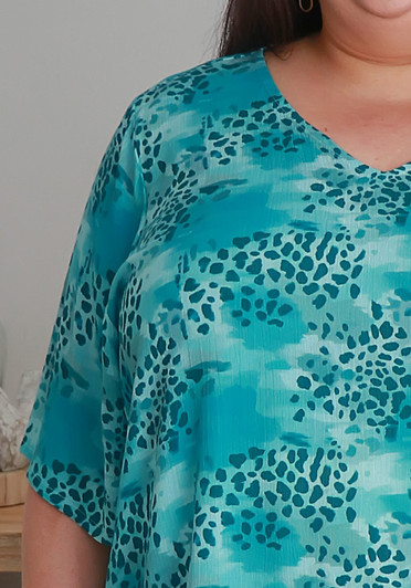 Plus Size Textured Animal Print Top In Teal
