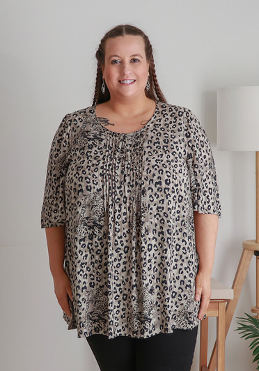 Plus Size Pintuck Top With Leopards