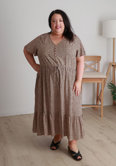 Plus Size Tie Waist Dress In Speckled Latte