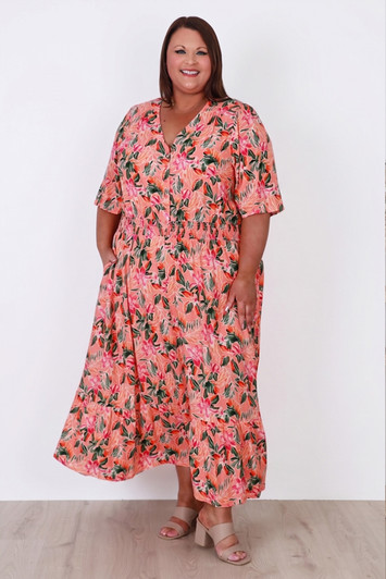 Plus Size Shirred Waist Dress In Peachy Floral