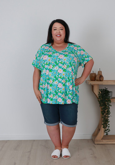Plus Size Stretch Top In Sweet Daisies