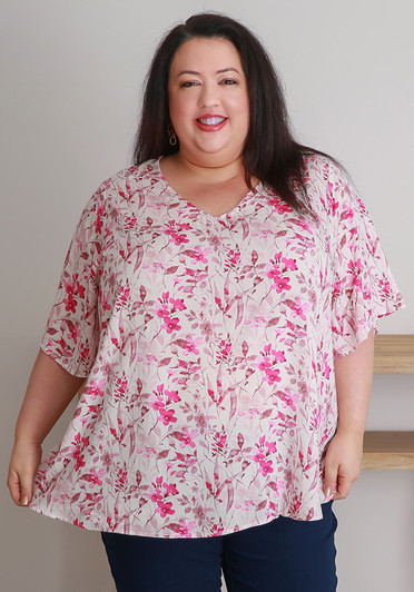 Plus Size Easy Wear V Neck Top In Pink Floral