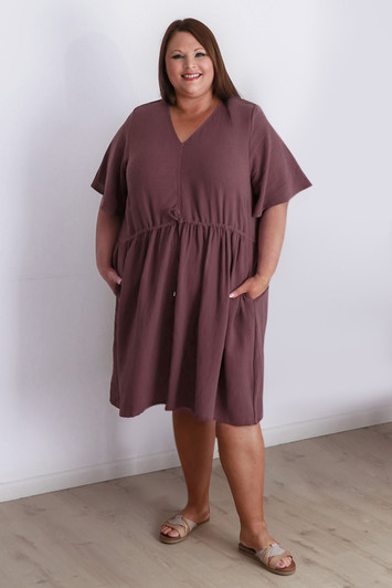 Plus Size Textured Cotton Short Dress In Mocha