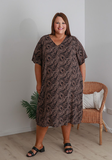 Plus Size Easy Days Short Sleeve Dress In Black Contour Print