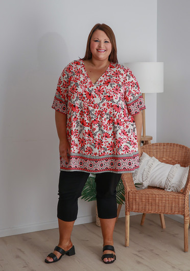 plus size boho relaxed fit pink red floral top  Sizes 18-32