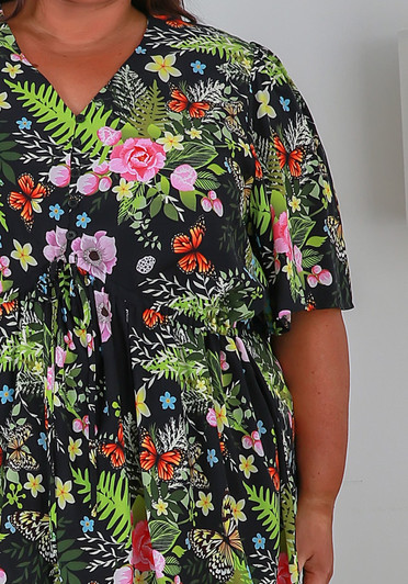  Plus Size Peak Top With Buttons In Butterfly Garden Print 
