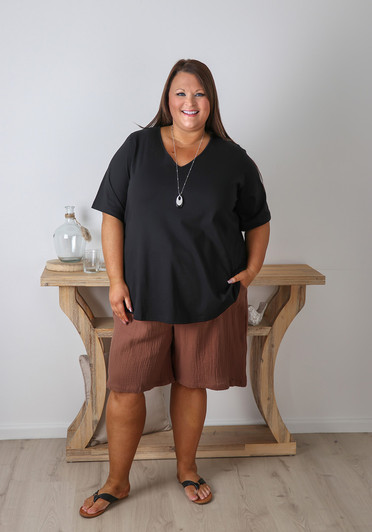 Plus Size Textured Cotton Shorts In mocha