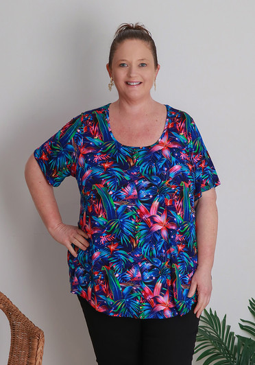 Plus Size Stretch Round Neck Top In Twinkling Tropics