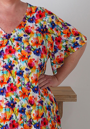 Plus Size Pinched V Neck Top In Watercolour Floral