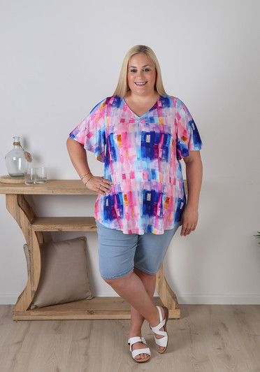 Plus Size Pinched V Neck Top In Geometric Wash