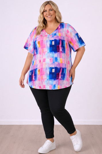 Plus Size Pinched V Neck Top In Geometric Wash