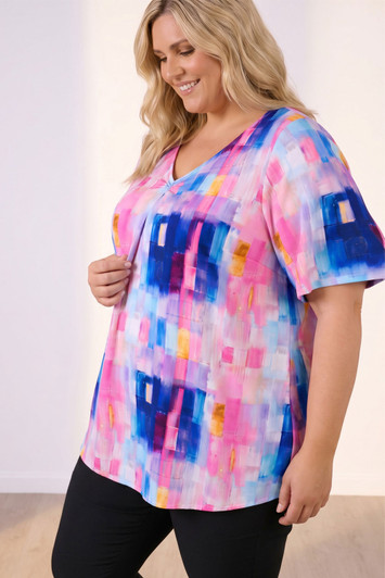 Plus Size Pinched V Neck Top In Geometric Wash