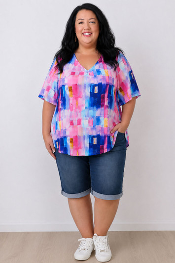 Plus Size Pinched V Neck Top In Geometric Wash