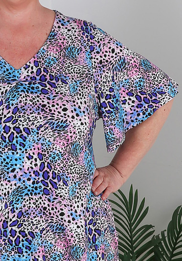 Plus Size Pinched V Neck Top In Animal Print