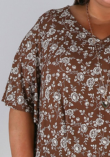 Plus Size Pinched V Neck Top In Spiced Roses