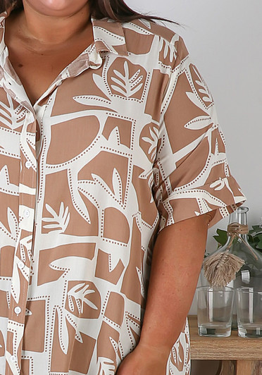 Plus Size Tab Sleeve Latte Shirt In Modern Islander Print