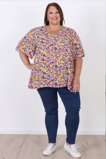Plus Size Short Sleeve Top In Pretty Floral by Curvaceous