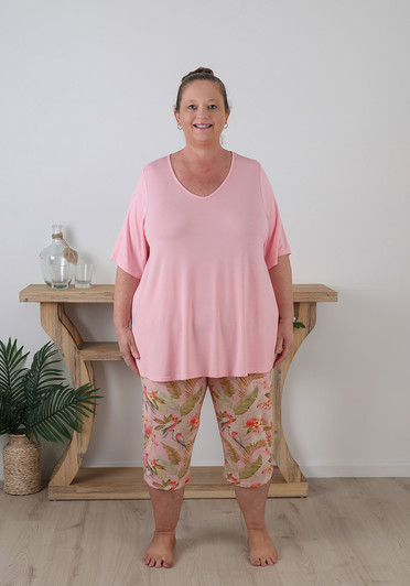 Plus Size Capri And Tee Pyjama Set In Pink Galahs And Waratahs