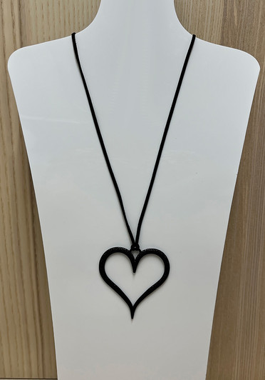 Textured Heart Pendant Necklace In Black