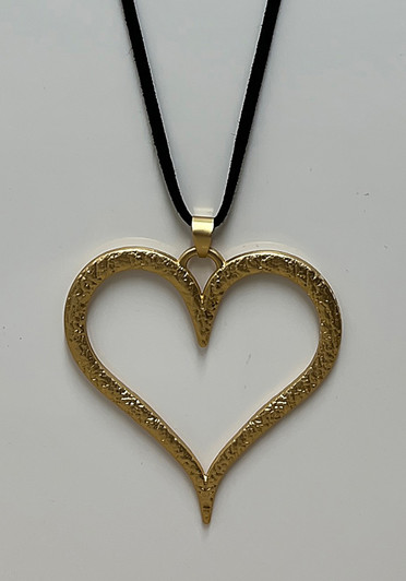 Textured Heart Pendant Necklace In Gold