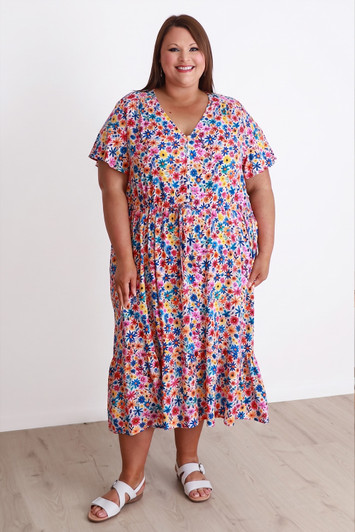 Plus Size Tie Waist Dress In Bright Daisies