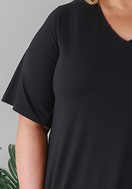 Plus Size Cotton V Neck Curved Hem Tee In Black