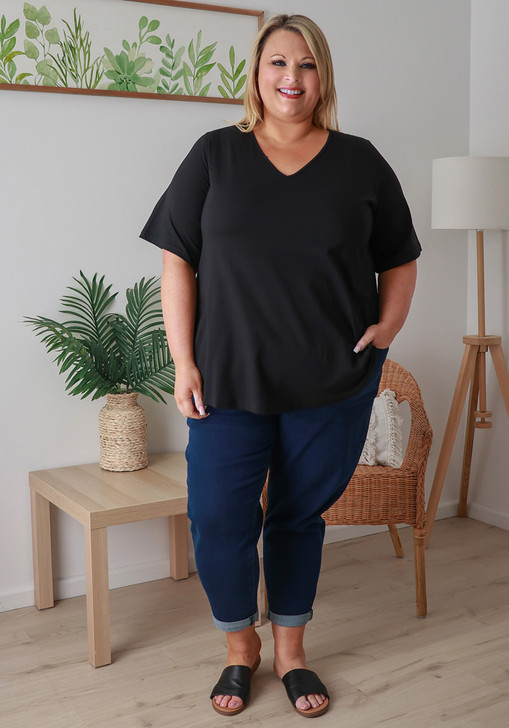 Plus Size Cotton V Neck Curved Hem Tee In Black
