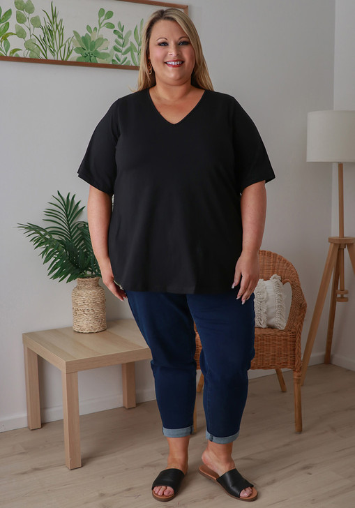 Plus Size Cotton V Neck Curved Hem Tee In Black