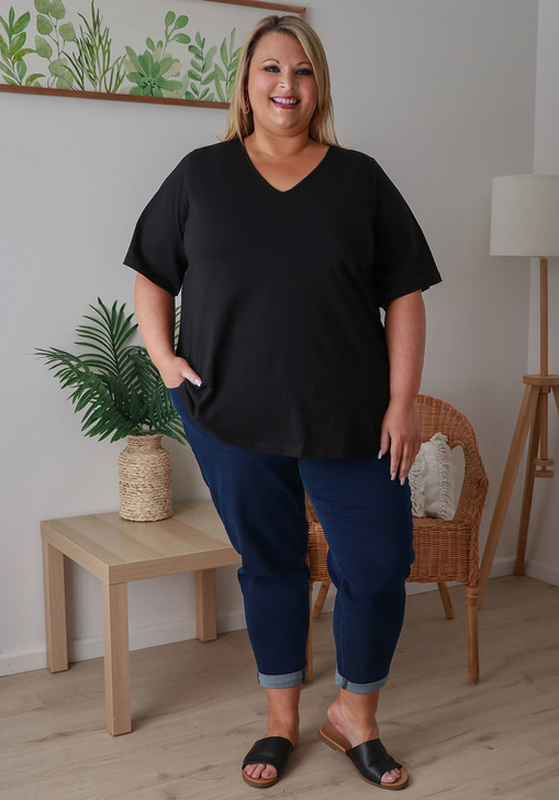 Plus Size Cotton V Neck Curved Hem Tee In Black