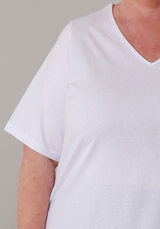 Plus Size Cotton V Neck Curved Hem Tee In White