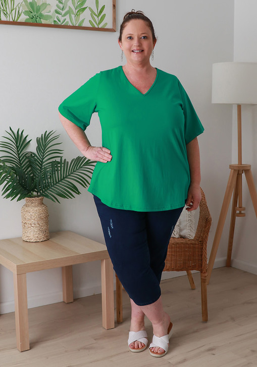 Plus Size Cotton V Neck Curved Hem Tee In Emerald