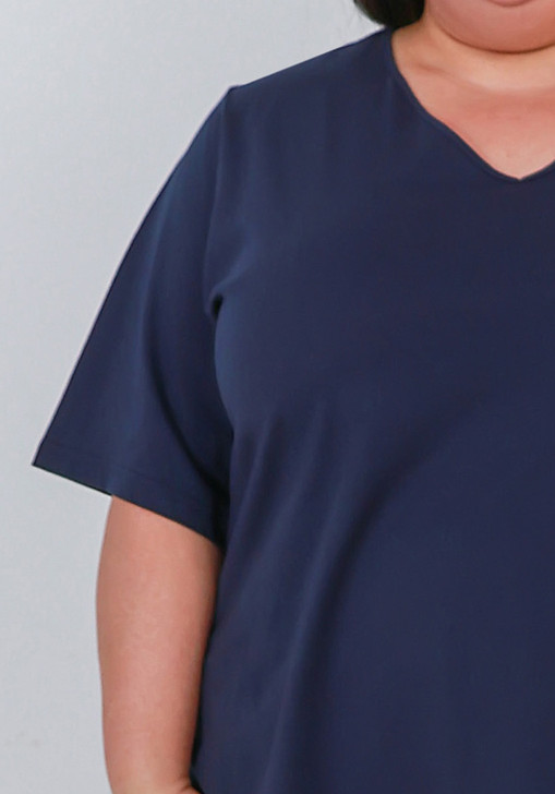 Plus Size Cotton V Neck Curved Hem Tee In Navy