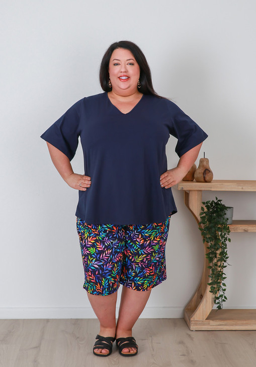 Plus Size V Neck Curved Hem Tee In Navy
