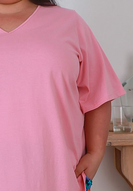 Plus Size Cotton V Neck Curved Hem Tee In Light Pink