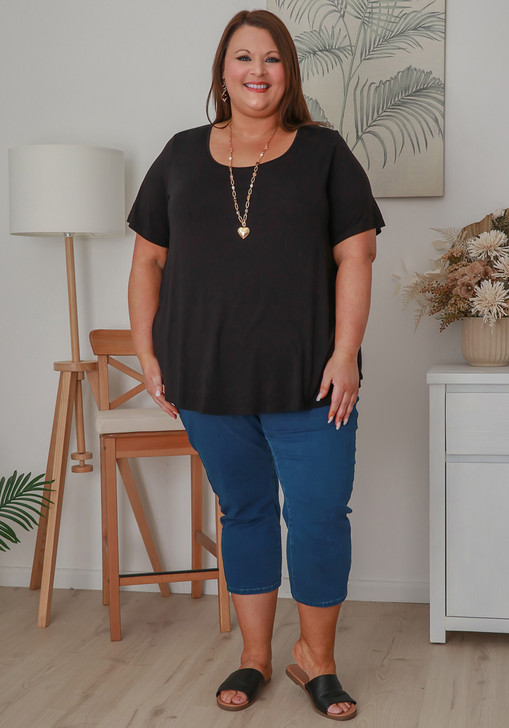 Plus Size Scoop Neck Bamboo Tee In Black