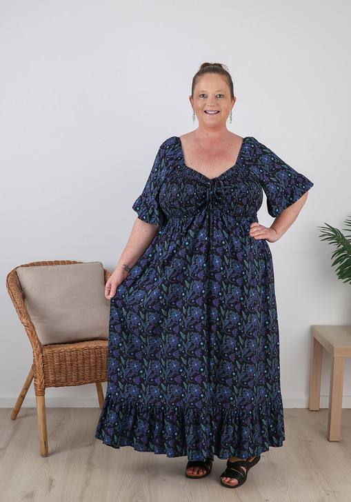 Plus Size Maxi Dress In Henna Style Print