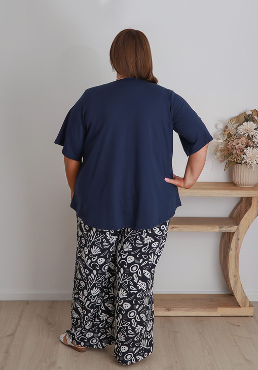 Plus Size Lightweight Wide Leg Pant In Monochrome Print