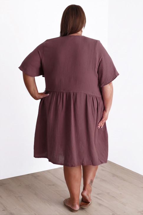 Plus Size Textured Cotton Short Dress In Mocha