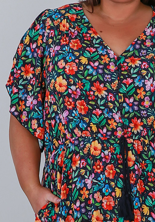 Plus Size Split Sleeve Elastic Waist Dress In Bright Floral