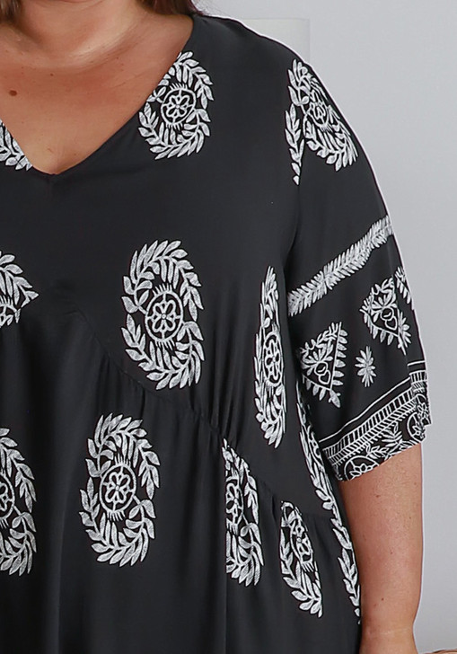Plus Size Summer Breezy Black And White Dress