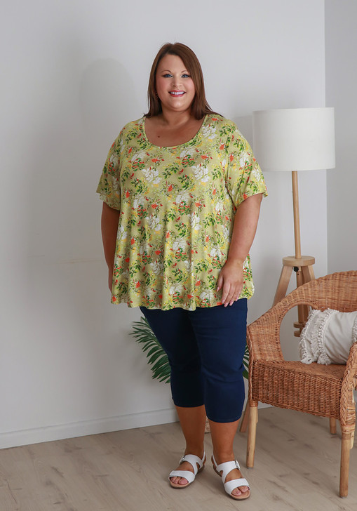 Plus Size Stretch Round Neck Top In Green Floral