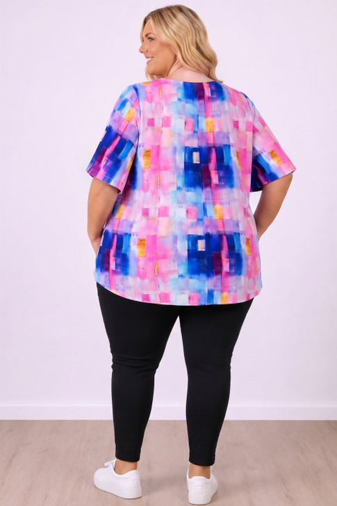 Plus Size Pinched V Neck Top In Geometric Wash