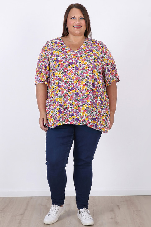 Plus Size Short Sleeve Top In Pretty Floral by Curvaceous